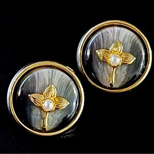✨Beautiful Vintage Clip On Earrings With Pearls